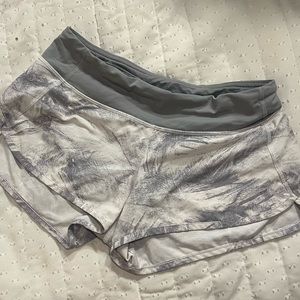 LuluLemon Grey patterned shorts